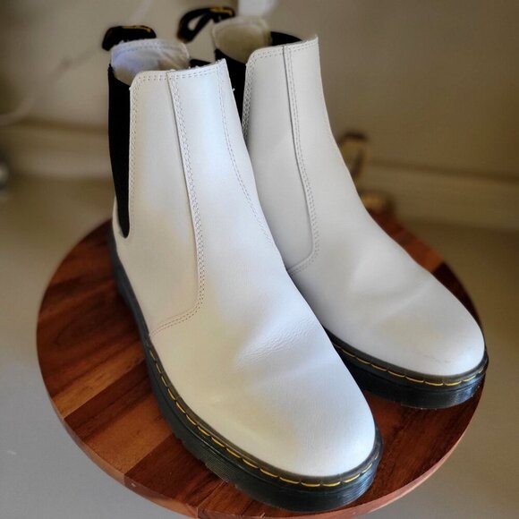Dr. Martens Dorrian Pull on White Leather Chelsea Boots Unisex Men's SZ 8 - Picture 3 of 9